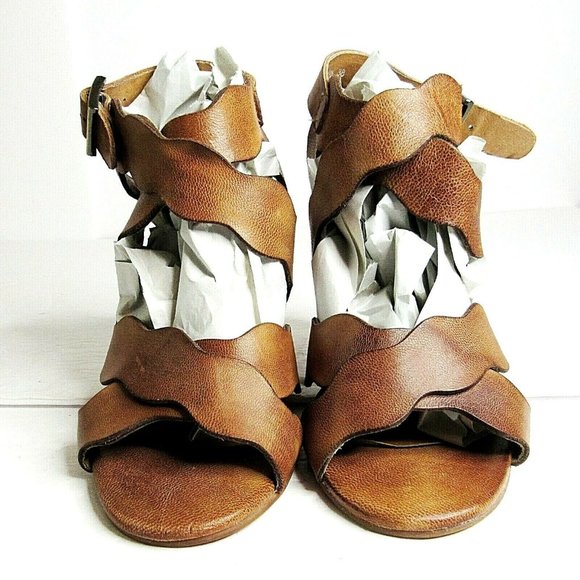 ANTELOPE COLLECTION Tan Leather SCALLOPED Block Heel SANDALS SZ 38 / 7-7.5 - Picture 2 of 8